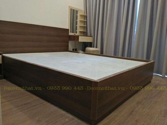 Giường ngủ gỗ với kiểu dáng chắc chắn sẽ mang lại sự an toàn cho người sử dụng