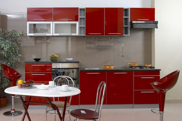 Dù cổ điển hay hiện đại thì tủ bếp màu đỏ rất sang trọng và hiện đại